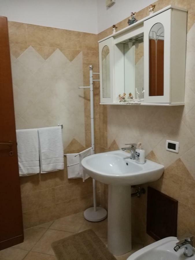 Hotel Camera Privata à Pomezia Extérieur photo