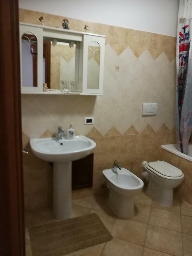 Hotel Camera Privata à Pomezia Extérieur photo